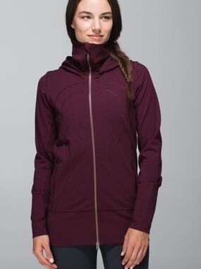 Lululemon Stride Jacket II
Bordeaux Drama